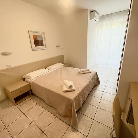 Rosen Garden Hotell 3*