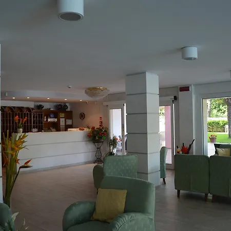 Rosen Garden Hotell 3*