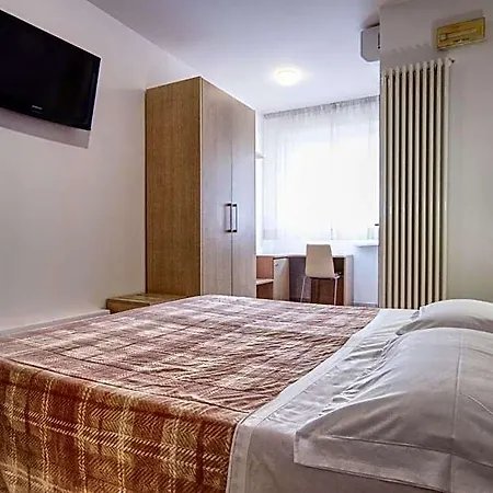 Rosen Garden Hotel 3*