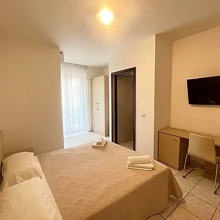 Rosen Garden Hotel 3*