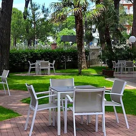 호텔 Rosen Garden 3*