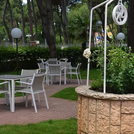 Rosen Garden Hotell 3*