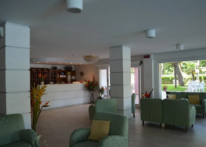 Rosen Garden Hotel 3*